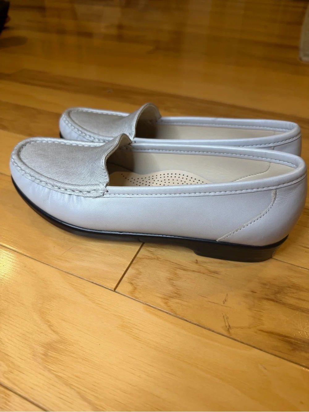 SAS Tripad Comfort Silver Leather Loafers Womens 7.5 W Wide Slip On Shoes